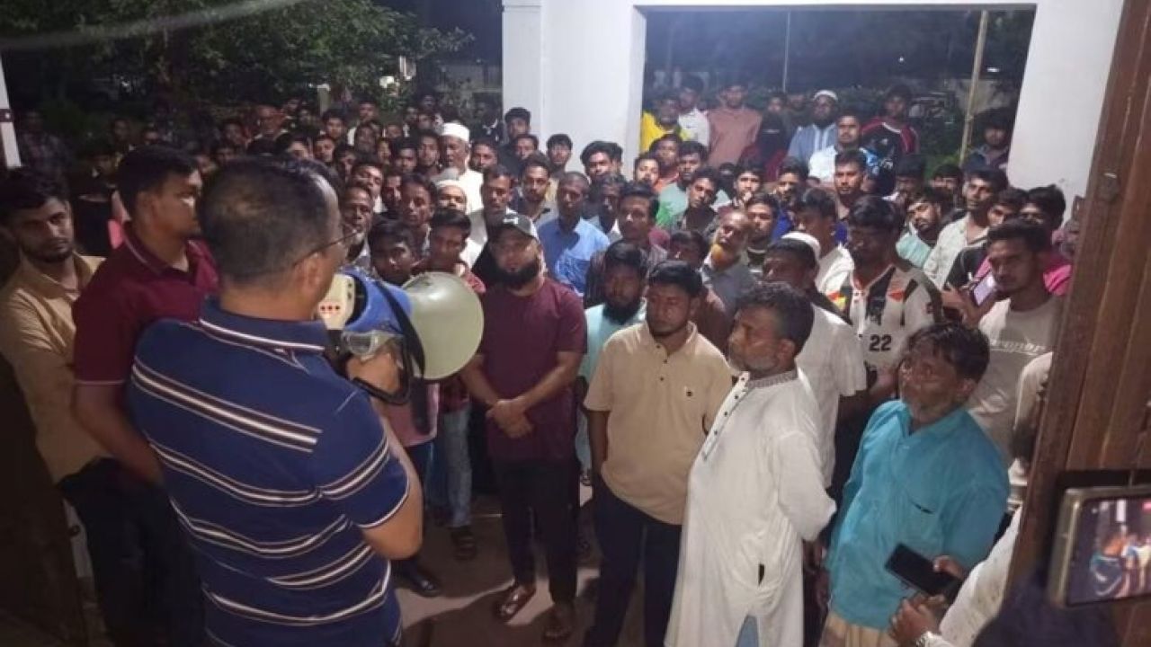 চট্টগ্রামে ১৭ থানায় একযোগে পুলিশের অভিযান, আটক ৪৪৫