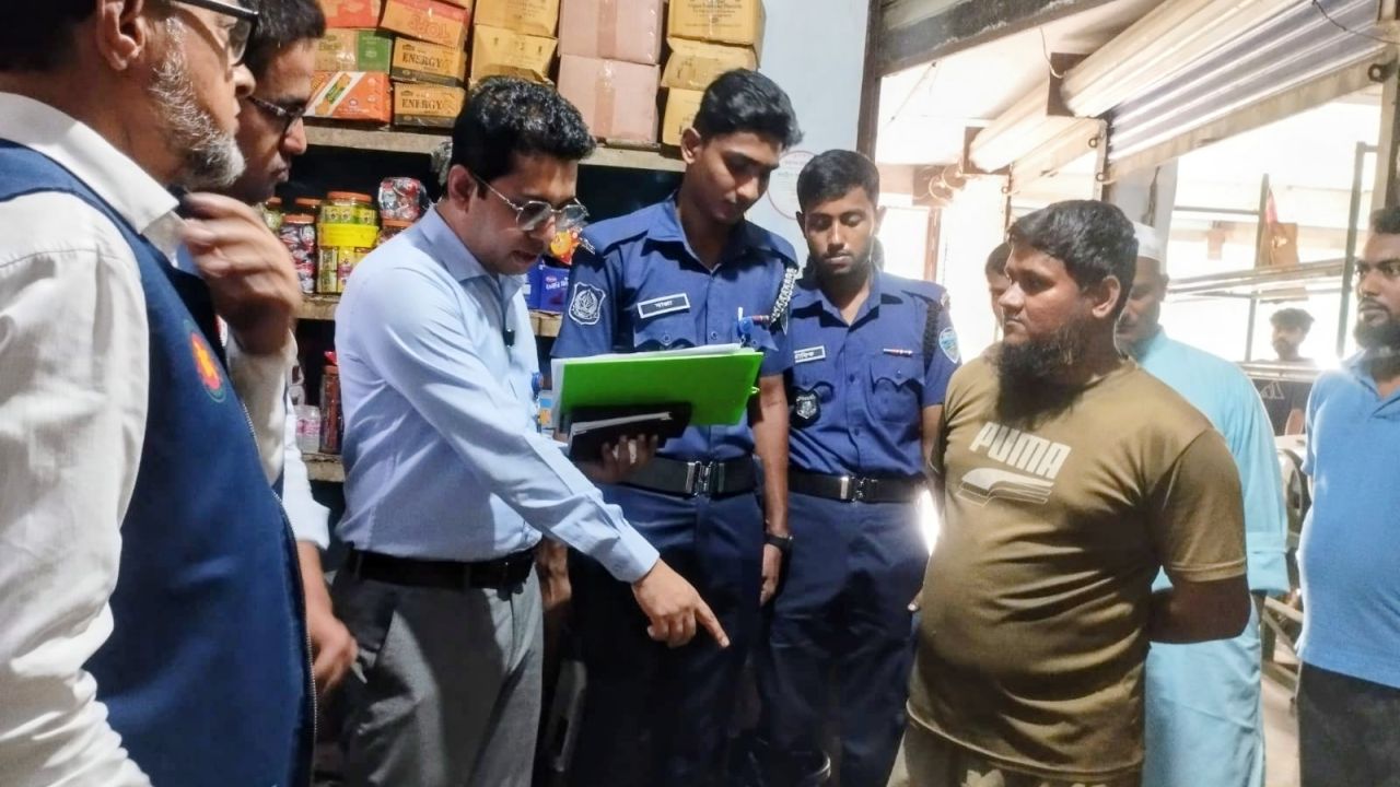 চাঁদপুরে অবৈধভাবে চানাচুর উৎপাদন: জরিমানা ও ৩ মাসের কারাদণ্ড