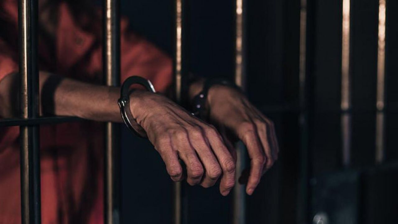 রাজবন্দী: একসময়ের সহযোদ্ধারা কি চেয়ে চেয়ে দেখবে?