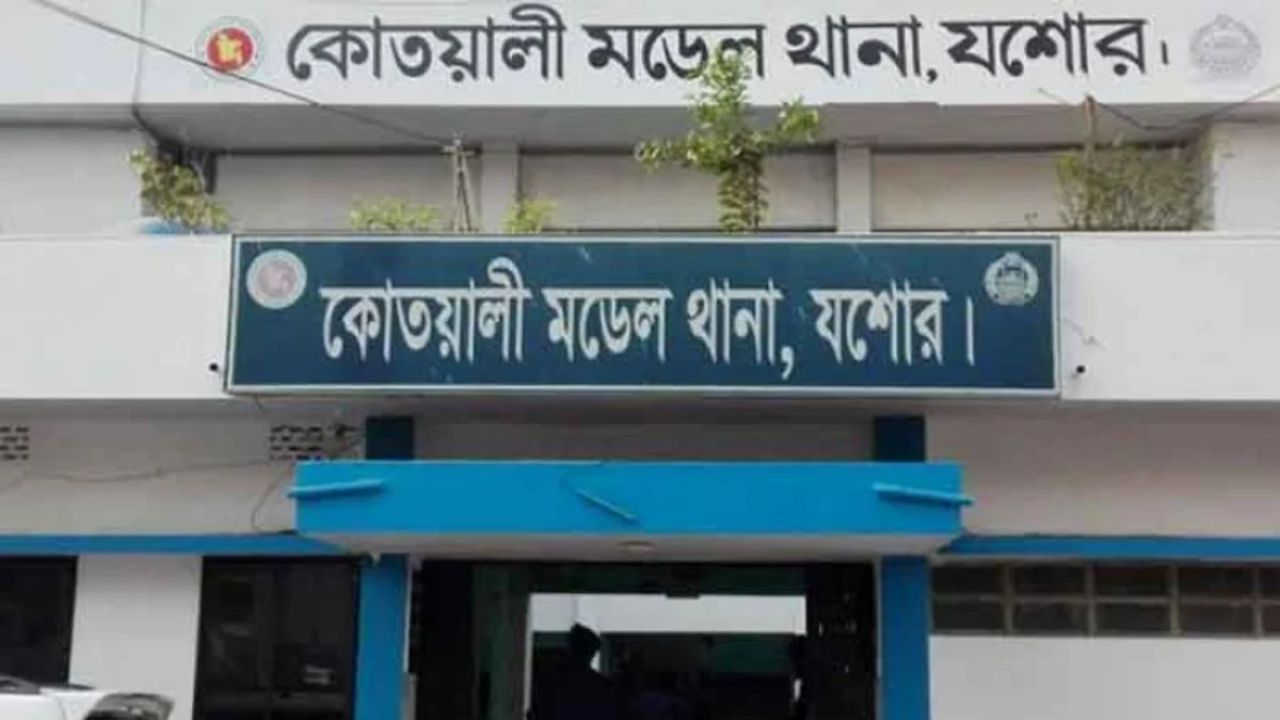 যশোরে মসজিদে মাইকিং করে ডাকাত সন্দেহে ৫ যুবককে গণপিটুনি