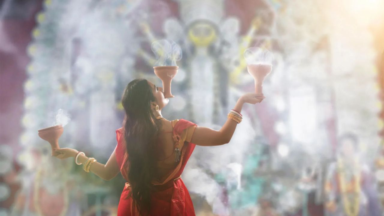 দুর্গাপূজায় ছুটি বাড়ল একদিন, যারা পাবেন না এই ছুটি