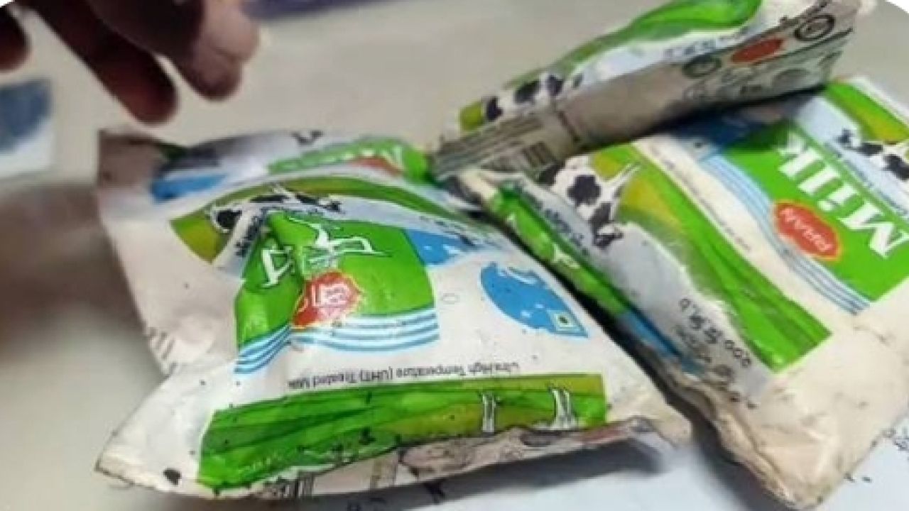 প্রাথমিক বিদ্যালয়ের ৩০ প্যাকেট দুধ চুরি, দুই যুবকের বিরুদ্ধে অভিযোগ