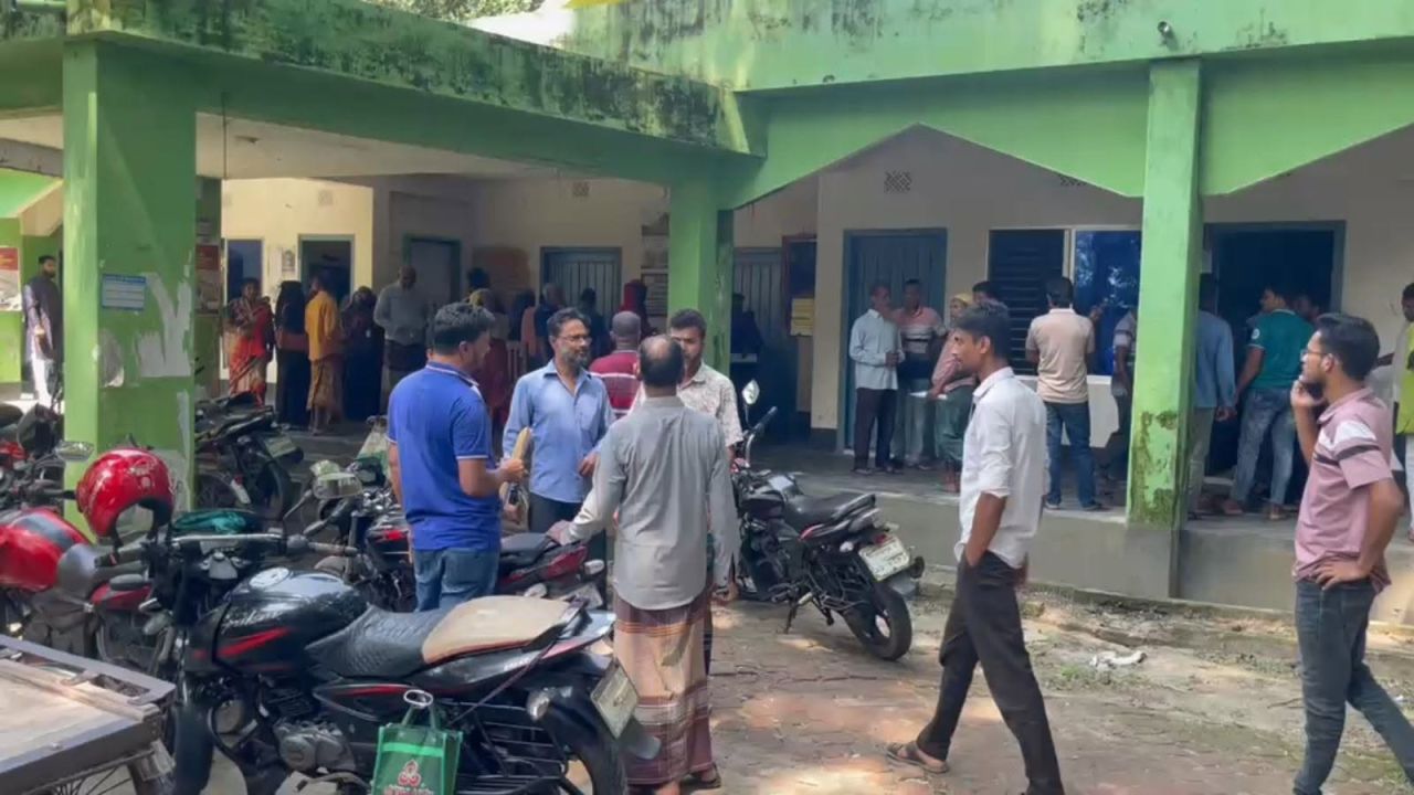 বাগেরহাটে ঘুষ গ্রহণ ও দুর্নীতির অভিযোগে ইউপি প্রশাসক অবরুদ্ধ