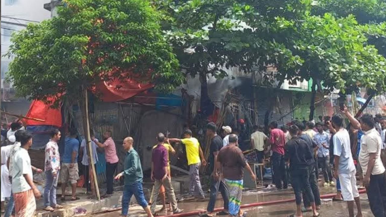 মিরপুর ১০ নম্বরে উচ্ছেদ অভিযানের সময় সংঘর্ষ, গাড়িতে আগুন ও ভাঙচুর