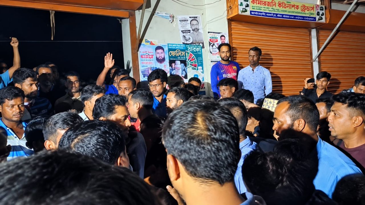গাইবান্ধায় অবৈধ সার উদ্ধারে অভিযানে হামলা, সাংবাদিকদের অবরুদ্ধ করে গুদাম সিলগালা