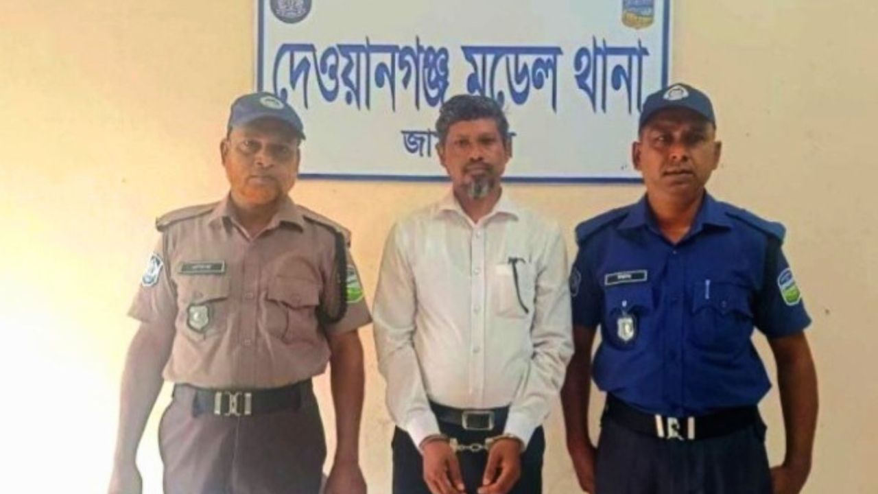 বিস্ফোরক মামলায় আইনজীবী গ্রেপ্তার