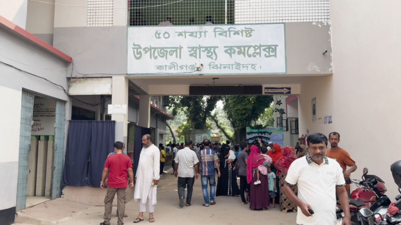 কালীগঞ্জে বাসচাপায় পৌর কর্মচারী নিহত