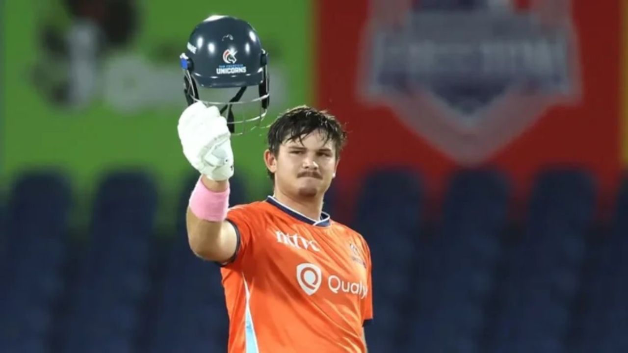 গেইলের বিশ্বরেকর্ড ভেঙে প্রিটোরিয়াসের নতুন ইতিহাস