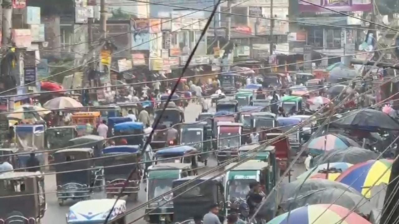 অটোরিকশার দাপটে তীব্র যানজট, নাভিশ্বাস শহরবাসীর