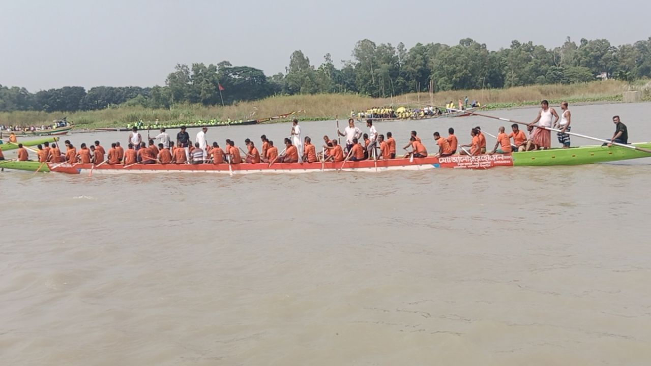 ২২ নৌকার লড়াই এর প্রধান আকর্ষণ মায়ের দোয়া