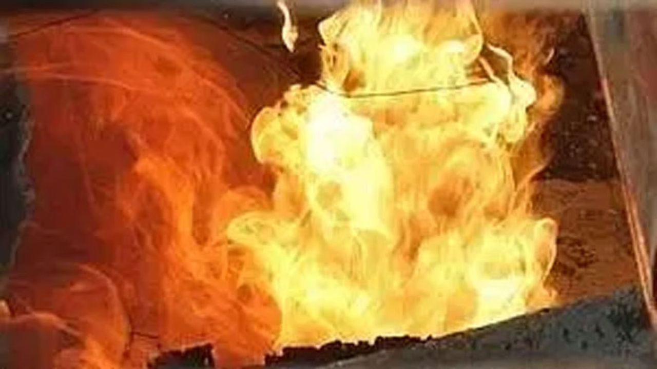 গাজীপুরে পোশাক কারখানায় আগুন, নিয়ন্ত্রণে ফায়ার সার্ভিসের ৮ ইউনিট