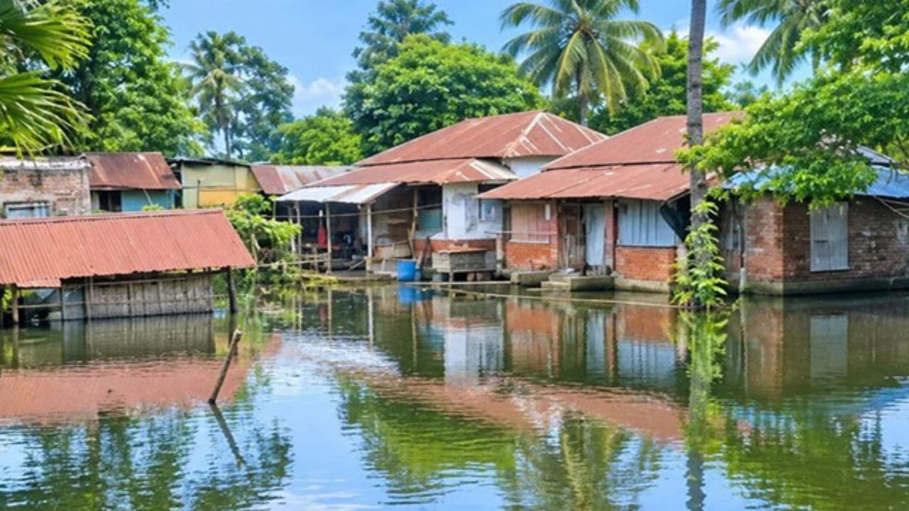 ২০০ গ্রামের মানুষ পানিবন্দী, দেখার কেউ নেই