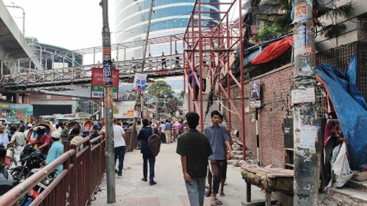 হকাররা উধাও, ফুটপাত ফাঁকা: মিরপুরের নতুন চিত্র