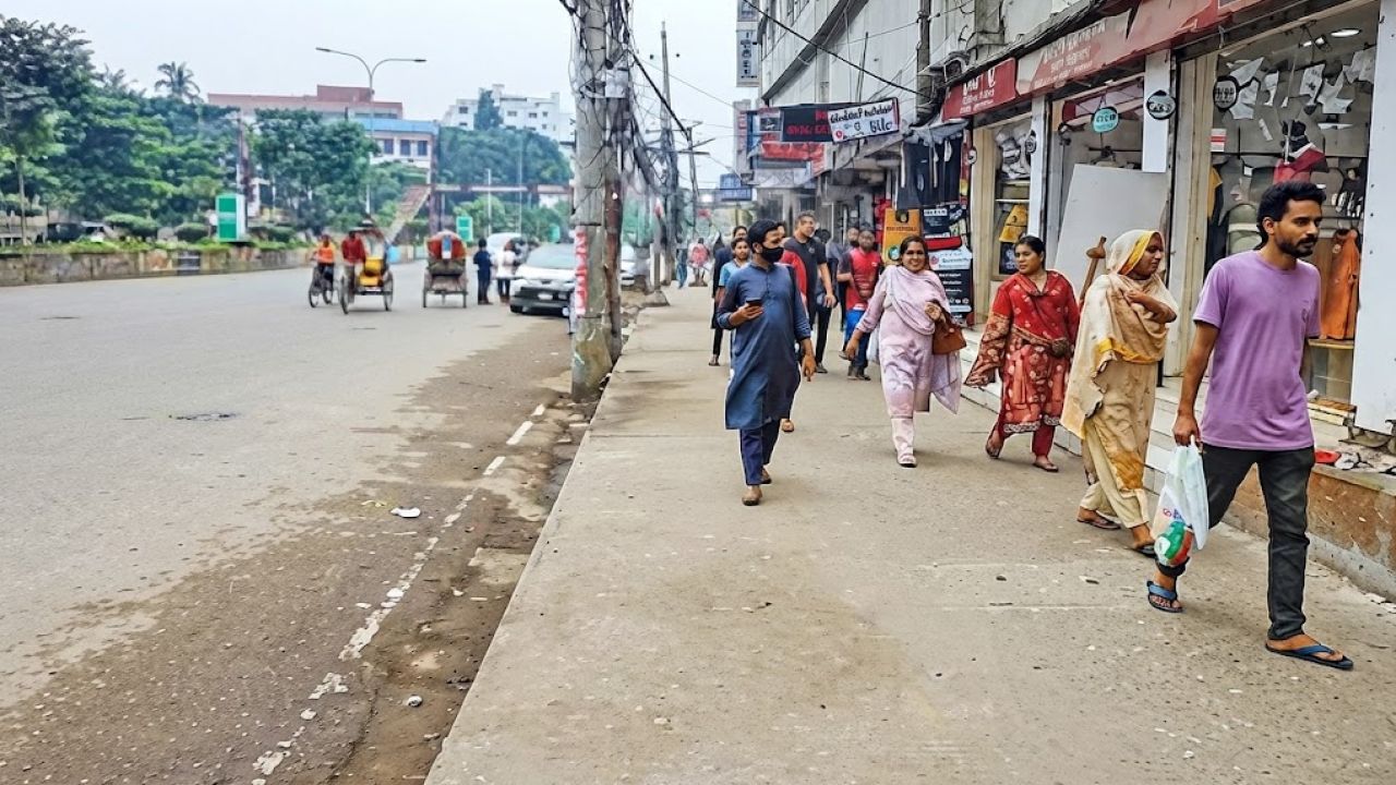 বাংলাদেশের রাষ্ট্র-সমাজ ব্যবস্থার আয়না ফুটপাত