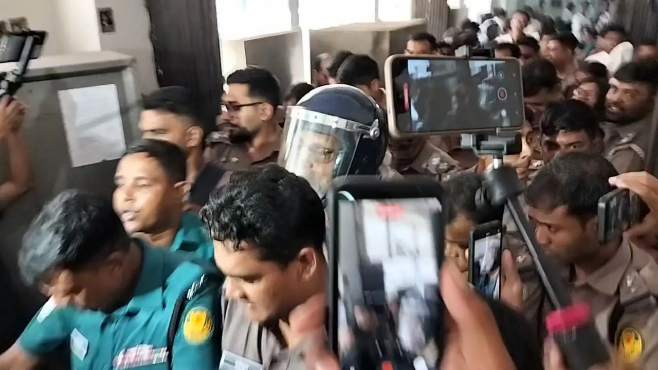 আখতারুজ্জামানের জামিন নামঞ্জুর, কারাগারে প্রেরণের নির্দেশ
