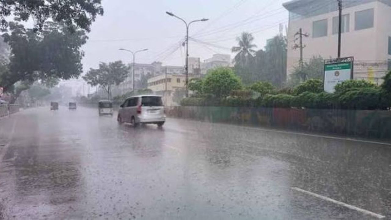 ঢাকায় হালকা বৃষ্টির আভাস, কমতে পারে তাপমাত্রা