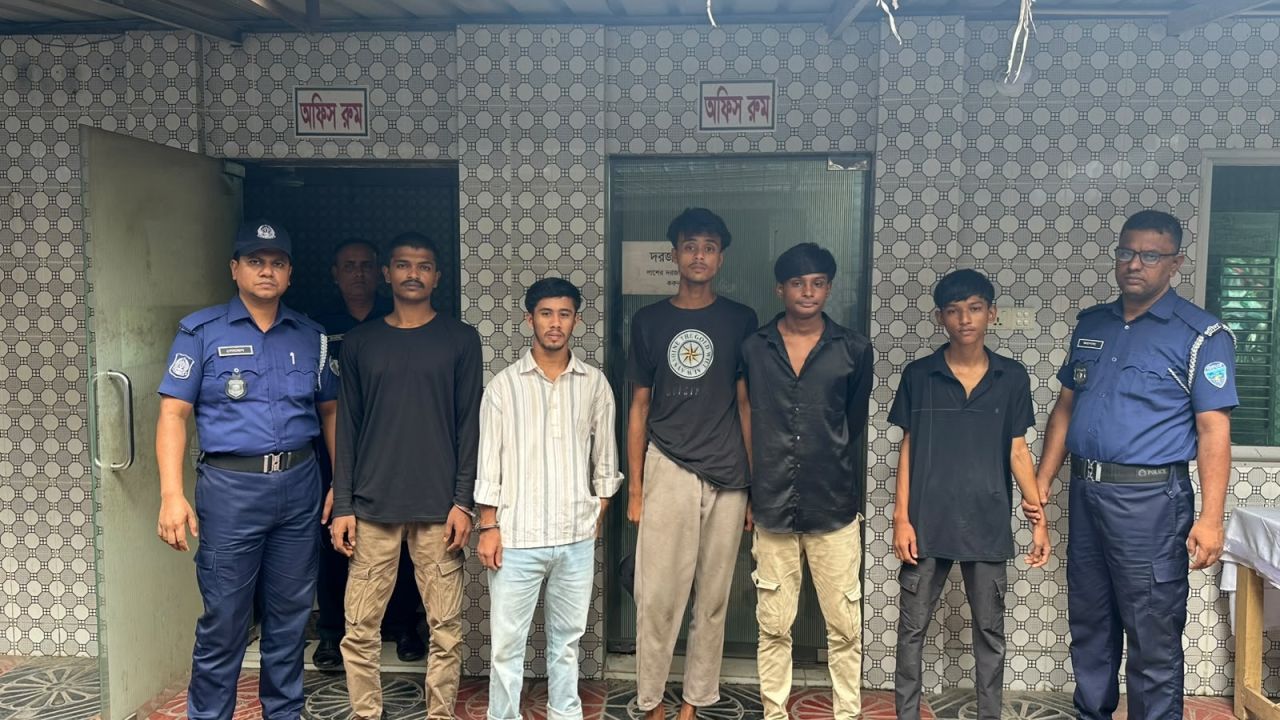 কুমিল্লায় ৩ কিশোর গ্যাংয়ের ৫ মূলহোতা গ্রেপ্তার