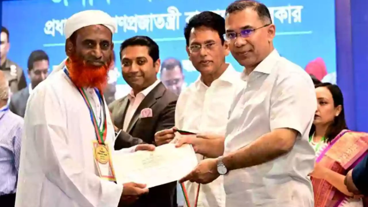 ১০২ জন গুণী শিক্ষক পেলেন রাষ্ট্রীয় সম্মাননা