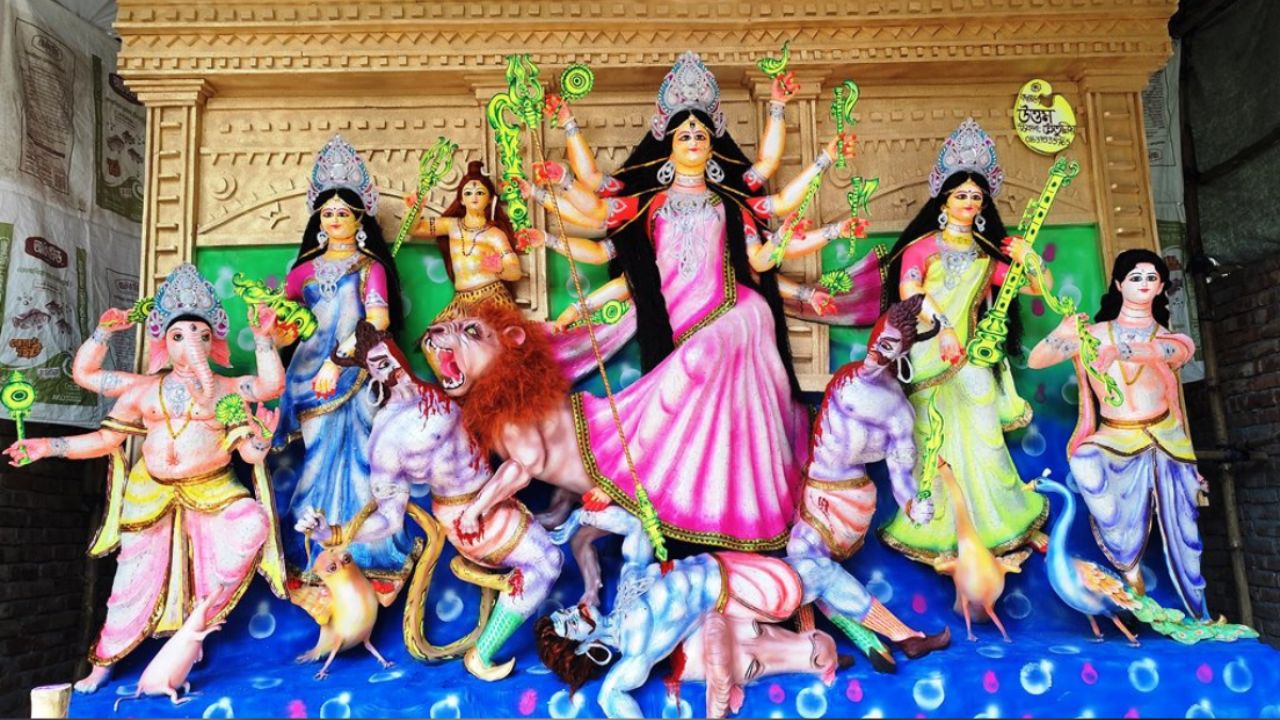ককশিটের প্রতিমা ও ভাসমান সেতু, নজর কাড়ছে কালিগঞ্জের পূজামণ্ডপ