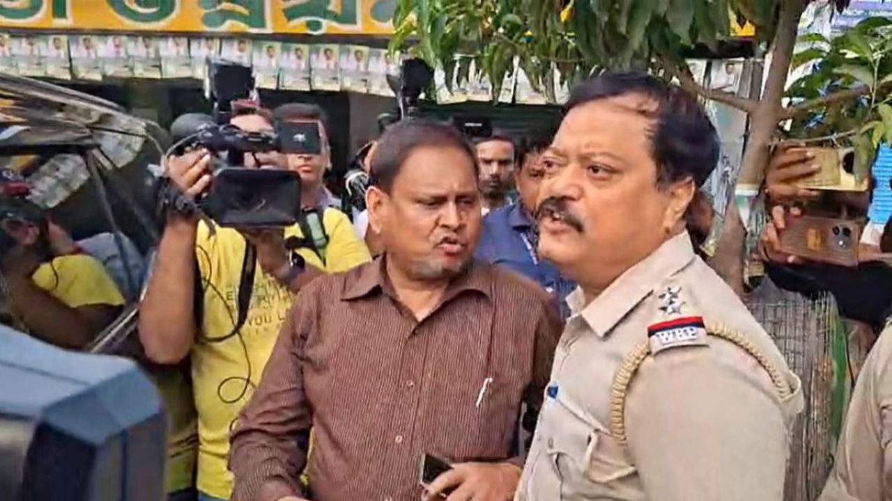 বাবরি মসজিদ নির্মাণের মূল উদ্যোক্তা গ্রেপ্তার