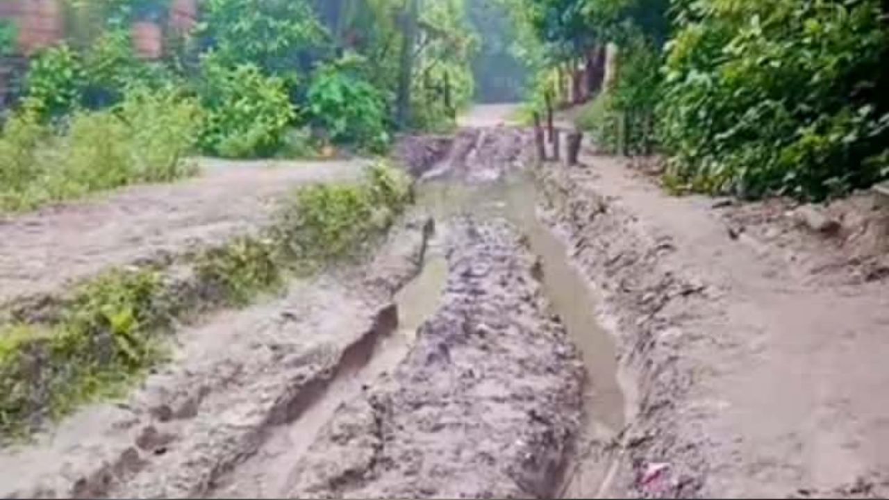 রাস্তার কারণে ভেঙে যাচ্ছে আত্মীয়তার সম্পর্ক