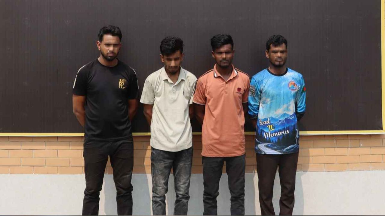 যাত্রীবাহী বাসে বিপুল পরিমাণ গাঁজাসহ আটক ৪