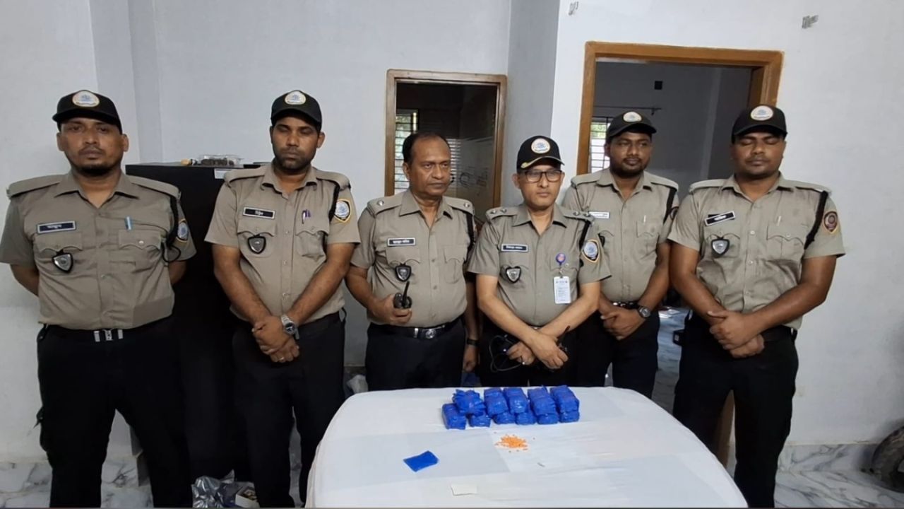 খাটের নিচে ও মোটরসাইকেলে মিলল কোটি টাকার ইয়াবা