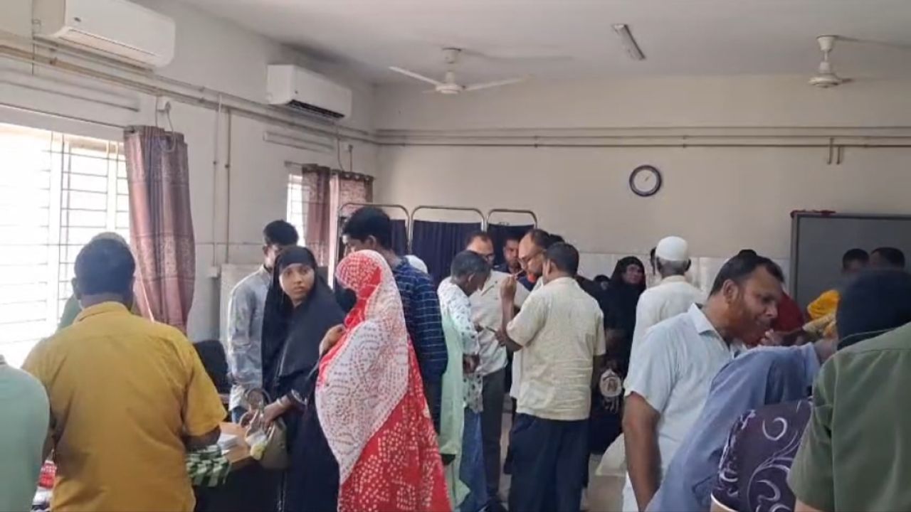 সীমানা প্রাচীর নির্মাণে বাধা দেওয়ায় বৃদ্ধকে পিটিয়ে হত্যা