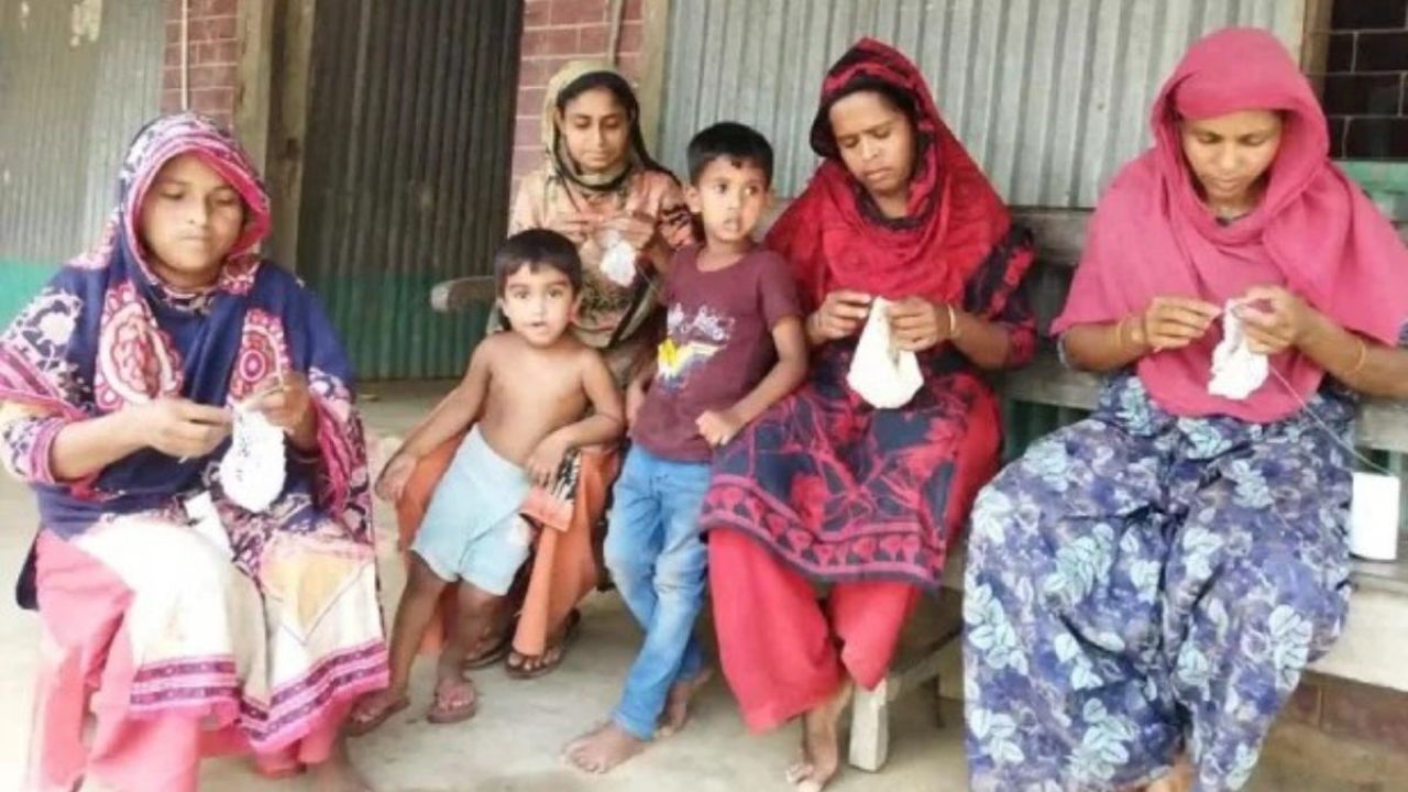  সুচ-সুতার ছোঁয়ায় বছরে আসছে ৫০ কোটি টাকা