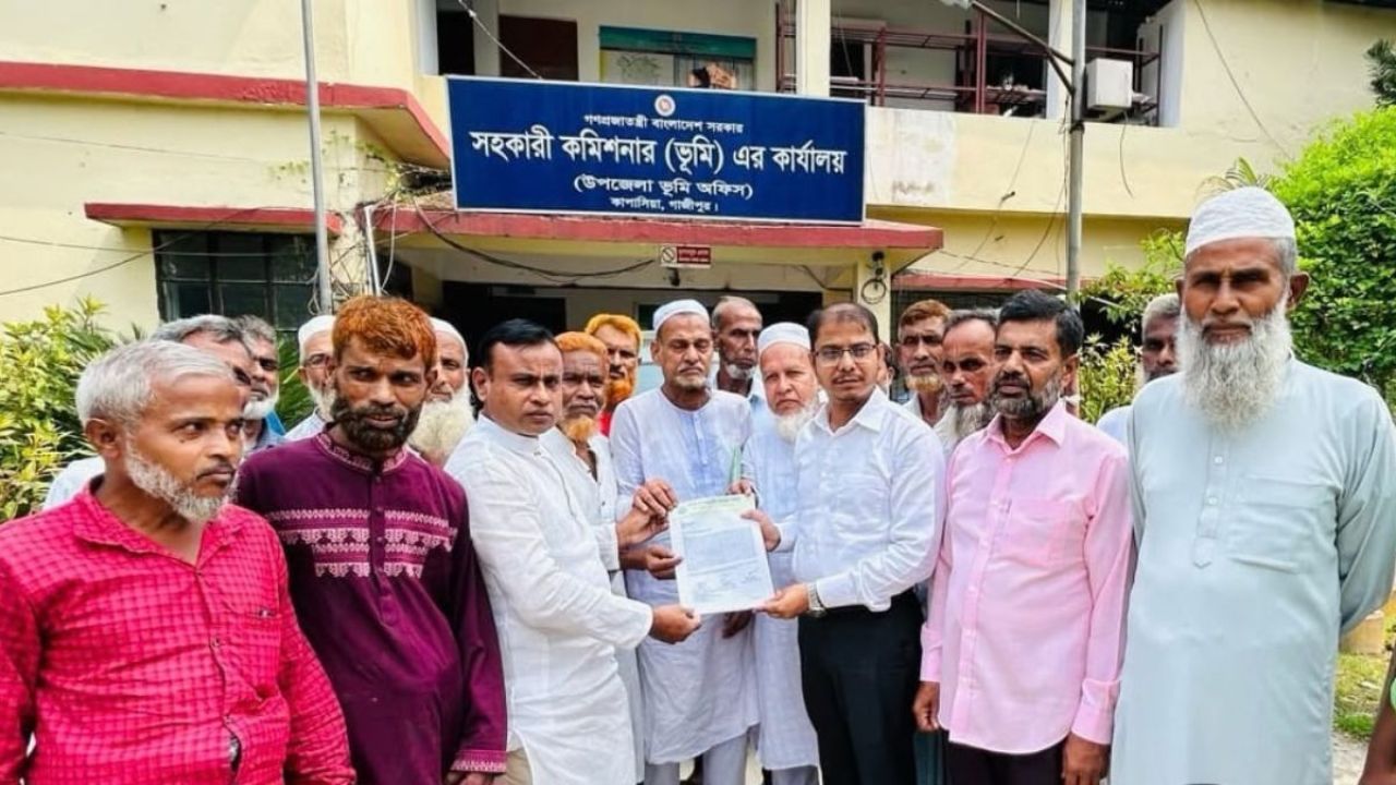  ধাঁধার চর মৌজার ভূমি উন্নয়ন কর গ্রহণের দাবিতে স্মারকলিপি