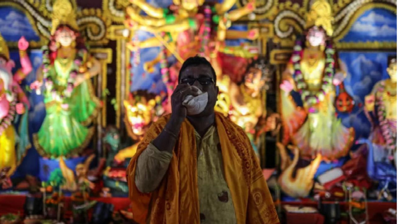 দুর্গাপূজার কেনাকাটায় বাজেট ও সময় বাঁচাবেন যেভাবে