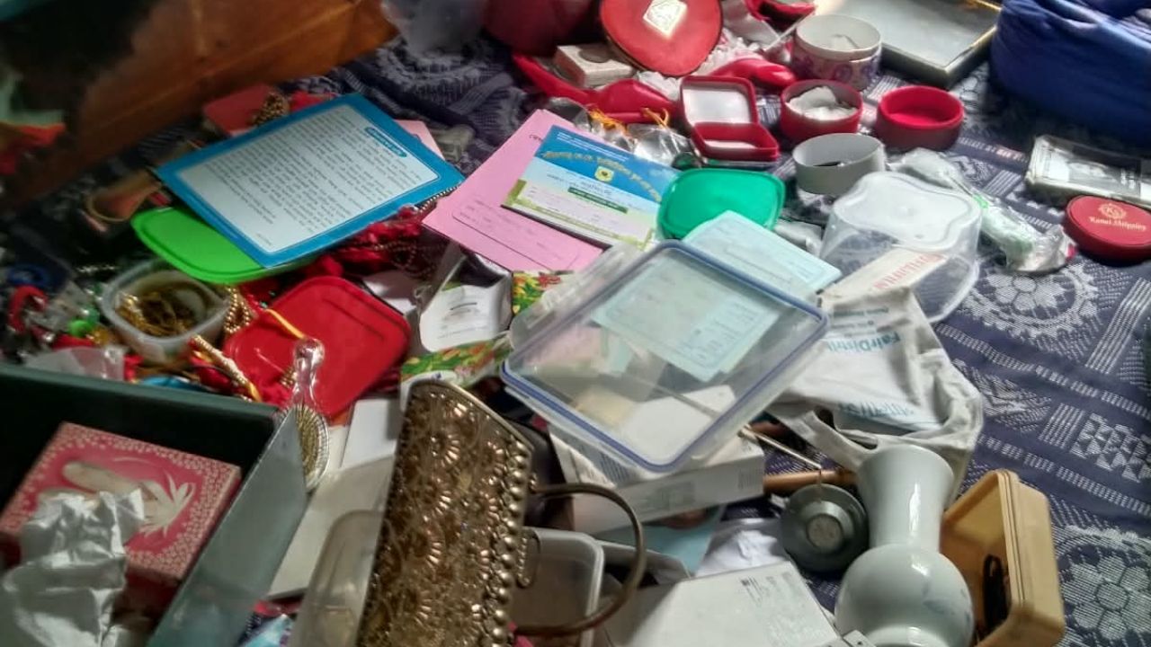 গফরগাঁওয়ে কুপিয়ে-জিম্মি করে সাড়ে ১০ লাখ টাকার মালামাল লুট