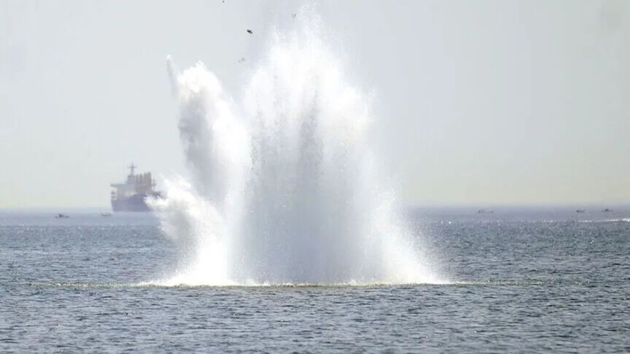 হরমুজ প্রণালিতে একাধিক বিস্ফোরণ