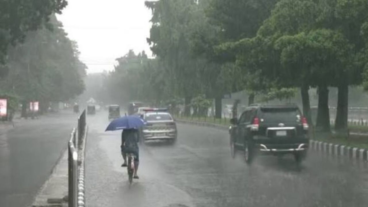 দুপুরের মধ্যে ঢাকায় বৃষ্টির পূর্বাভাস
