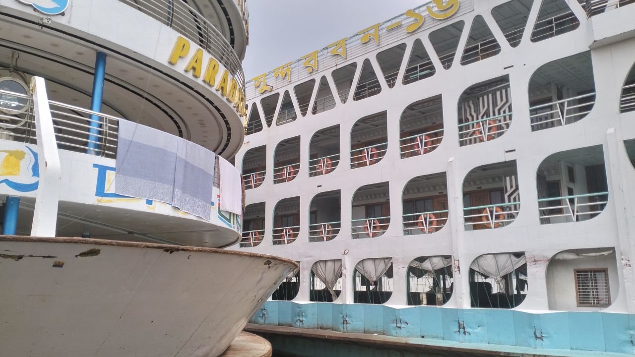 ঢাকা-বরিশাল নদীপথে যাত্রীসংকট