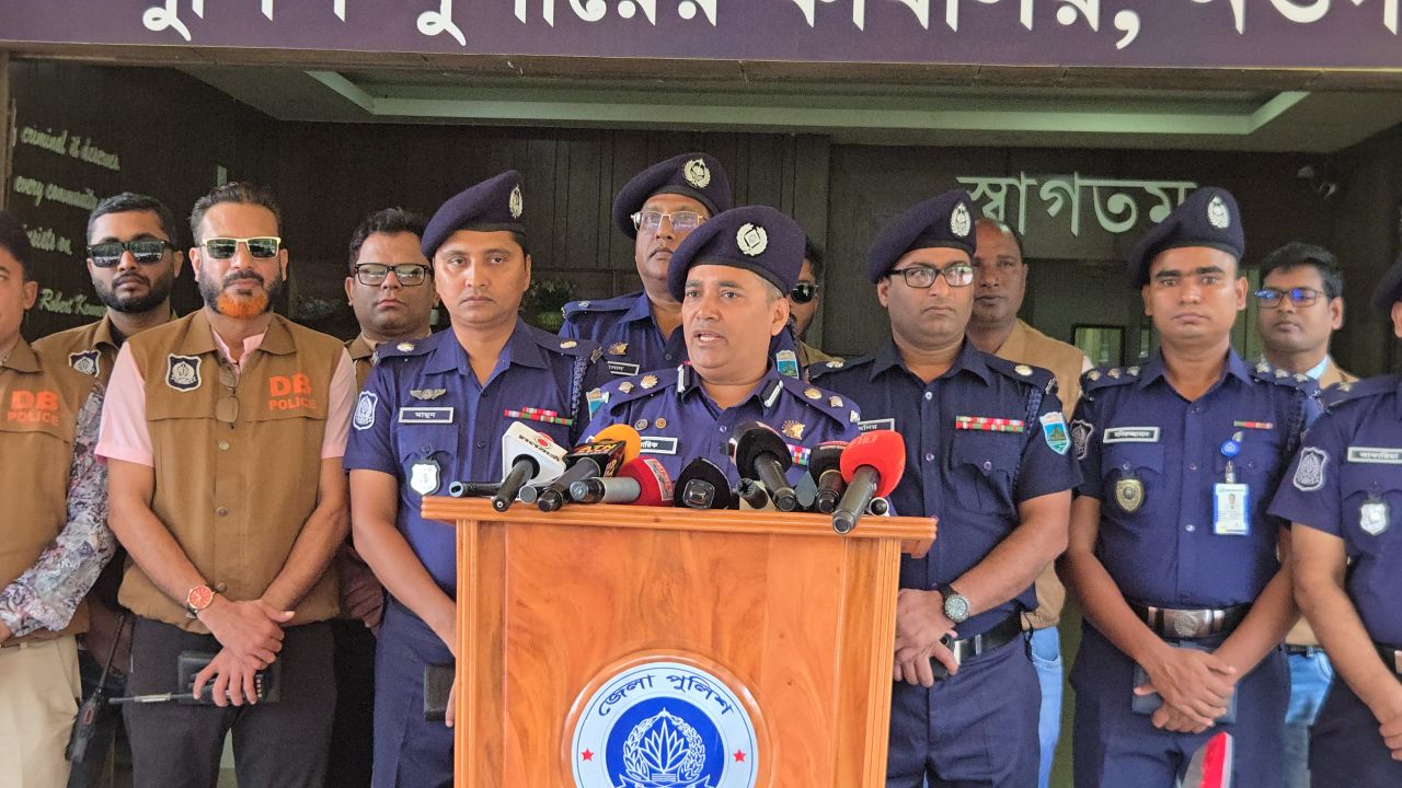 অনলাইন জুয়ায় হেরে ব্যাংকের টাকা ছিনতাইয়ের নাটক, গ্রেপ্তার ৬