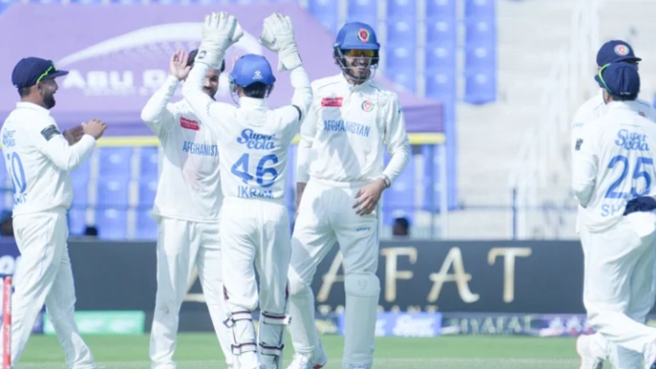 আবুধাবি টেস্ট: বিপর্যয় সামলে লিটন-মিরাজের প্রতিরোধ