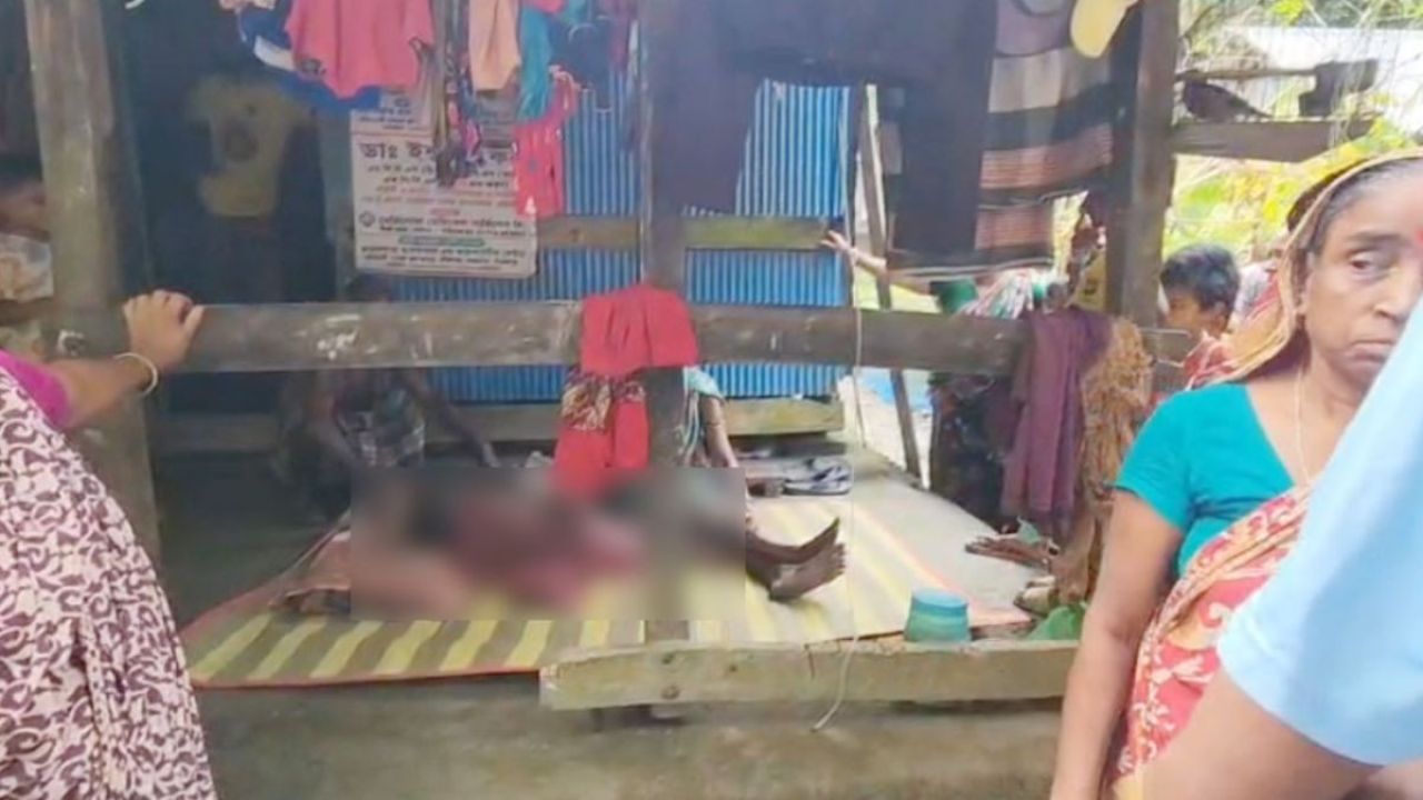 মায়ের কবরের পাশে জুতা, খালে মিলল শিশুর মরদেহ