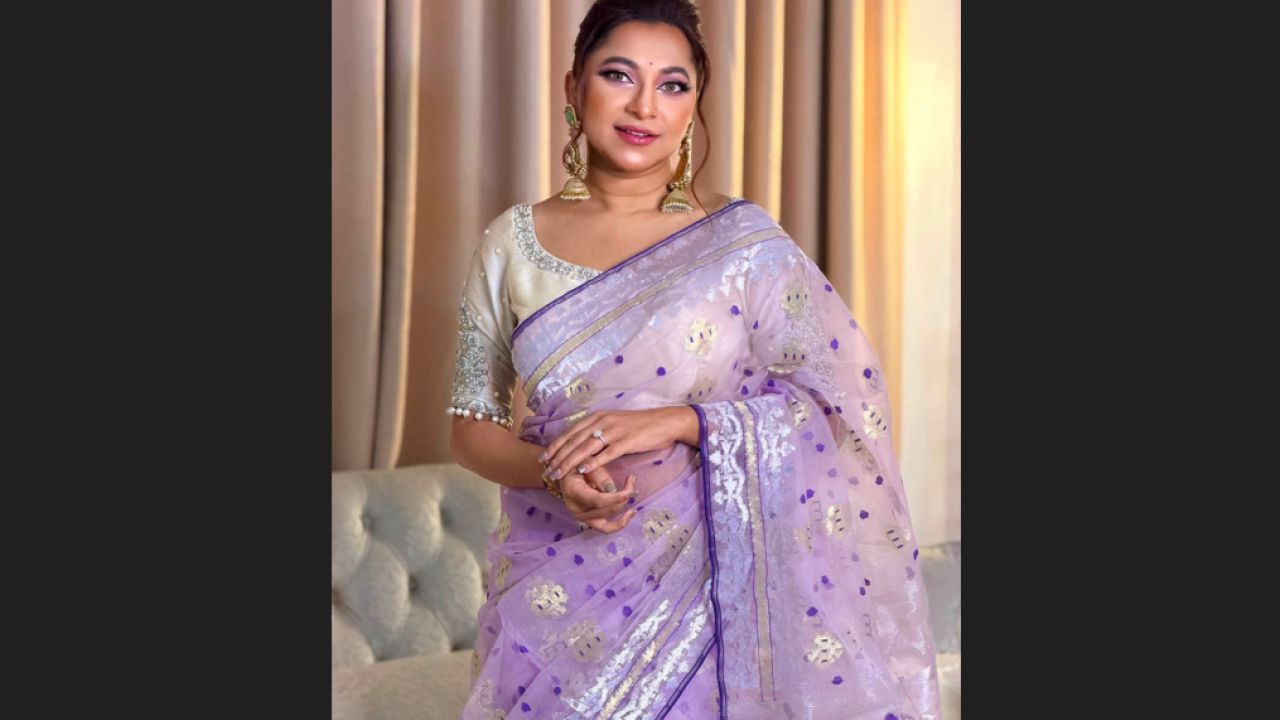 লিজার কণ্ঠে দুই গান
