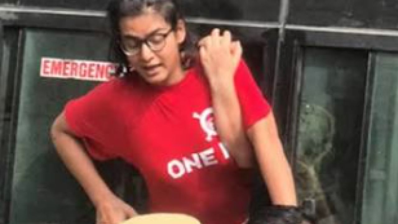দিল্লির রাজপথে নেহা বোরার টি-শার্ট ঘিরে তোলপাড়