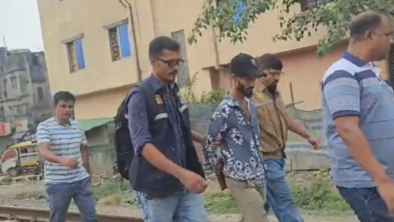 সঙ্গীর ছুড়ির ভুল আঘাতে ছিনতাইকারীর মর্মান্তিক মৃত্যু, গ্রেফতার সহযোগী