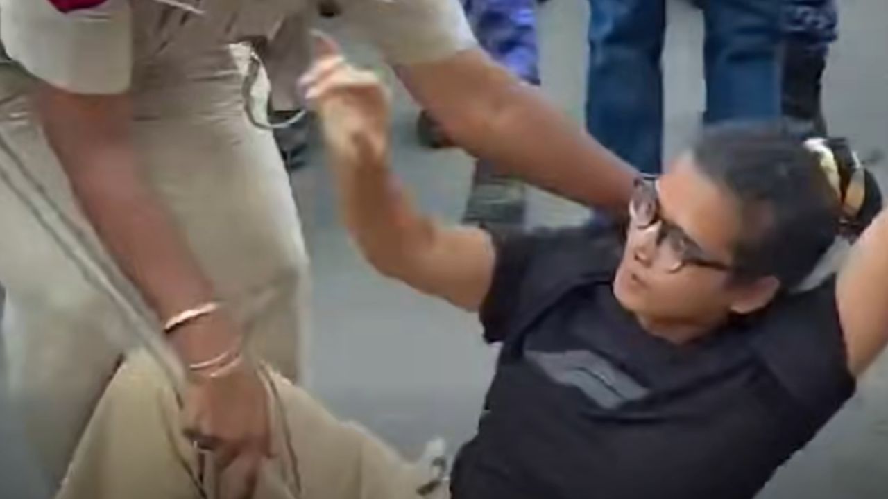 বিক্ষোভ থেকে ফের যেভাবে আটক হলেন নেহা বোরা