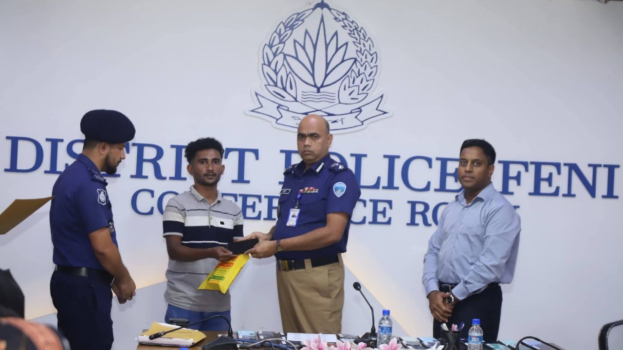 জিডির সূত্র ধরে ফেনীতে উদ্ধার হলো হারানো অর্ধশত মোবাইল