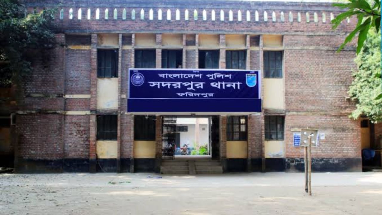 পরকীয়ার অভিযোগে গৃহবধূকে নির্যাতন ও চুল কর্তন