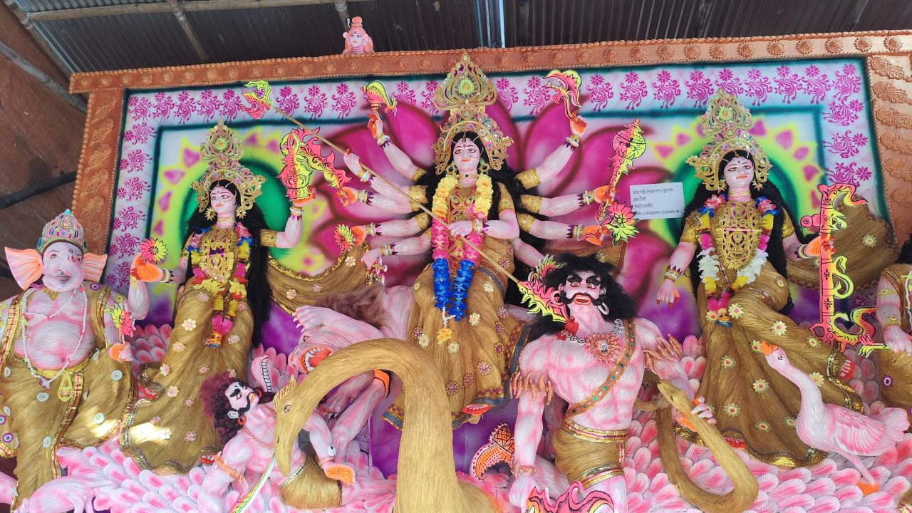 পাটের প্রতিমায় দুর্গাপূজা, ঐতিহ্য তুলে ধরতে ব্যতিক্রমী আয়োজন