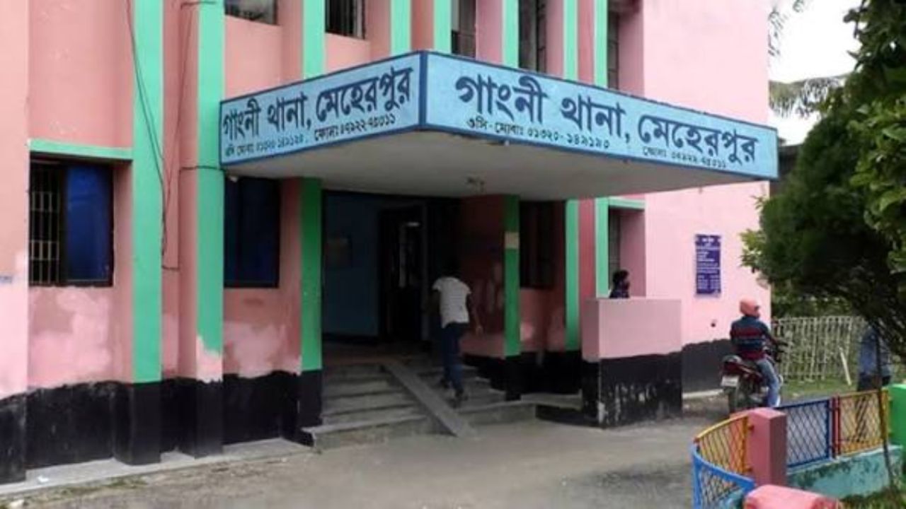 গাংনীতে বাসের ধাক্কায় ভ্যানচালকের মৃত্যু