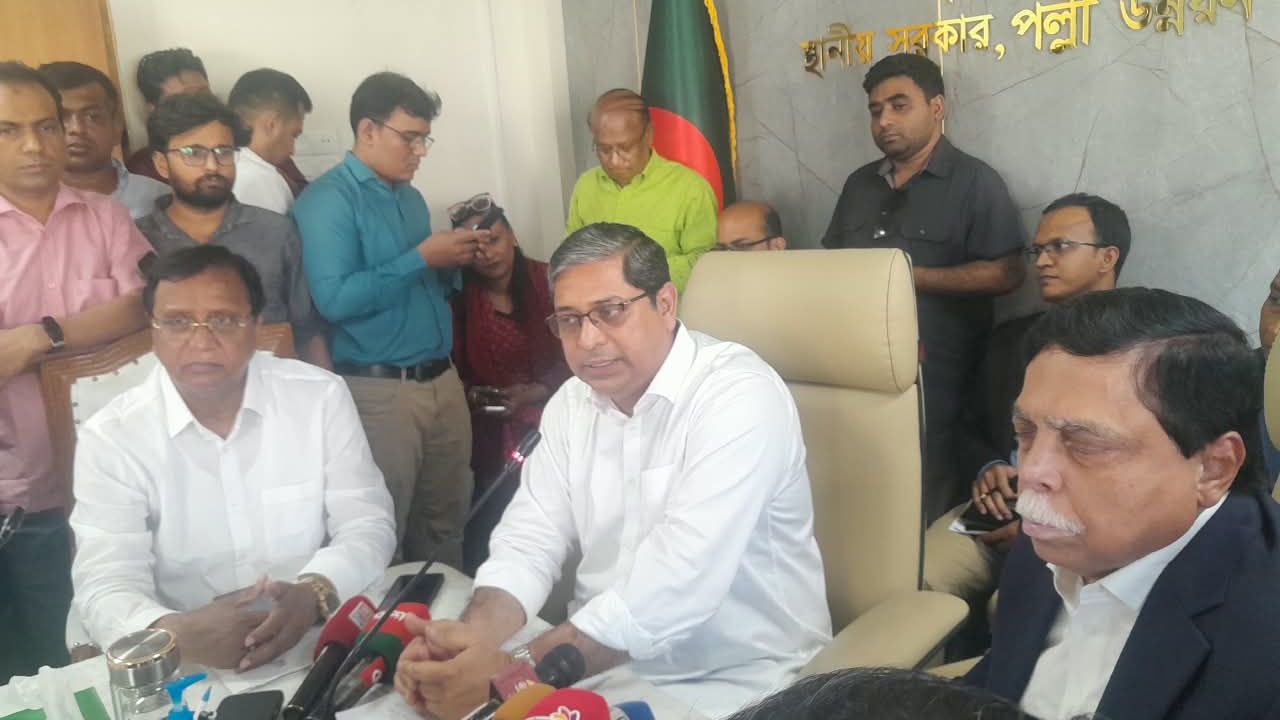 নির্বাচনের আগে ৪৭ হাজার গ্রাম পুলিশকে ঢাকায় জড়ো করছে সরকার