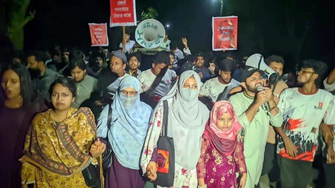 শাহবাগে অবস্থানের ঘোষণা ইনকিলাব মঞ্চের: লক্ষ্য দেশের সার্বভৌমত্ব ও হাদি হত্যার বিচার