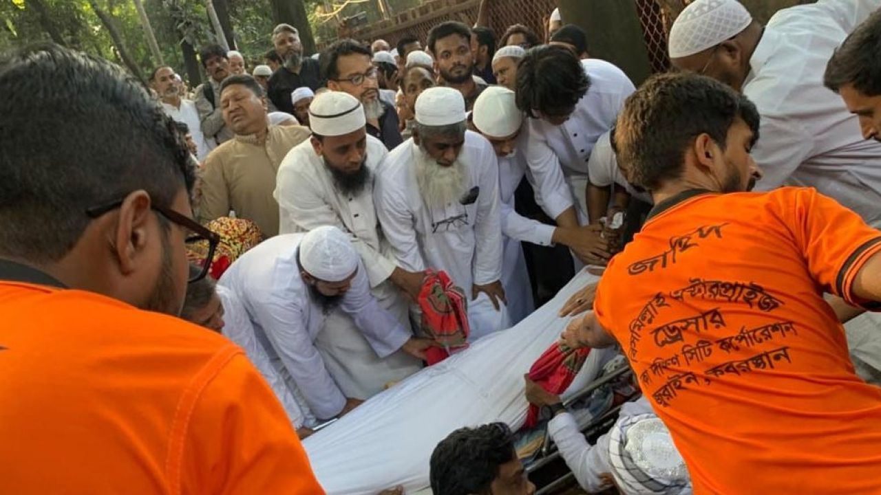 জুরাইনে বাবার পাশে চিরনিদ্রায় সাবেক এমপি সালাহউদ্দিন