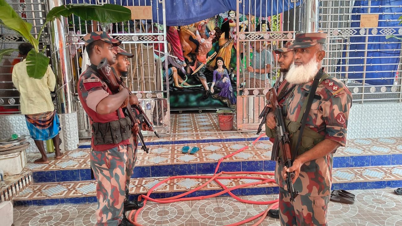 সাতক্ষীরায় পূজামণ্ডপের নিরাপত্তায় ৩১ প্লাটুন বিজিবি